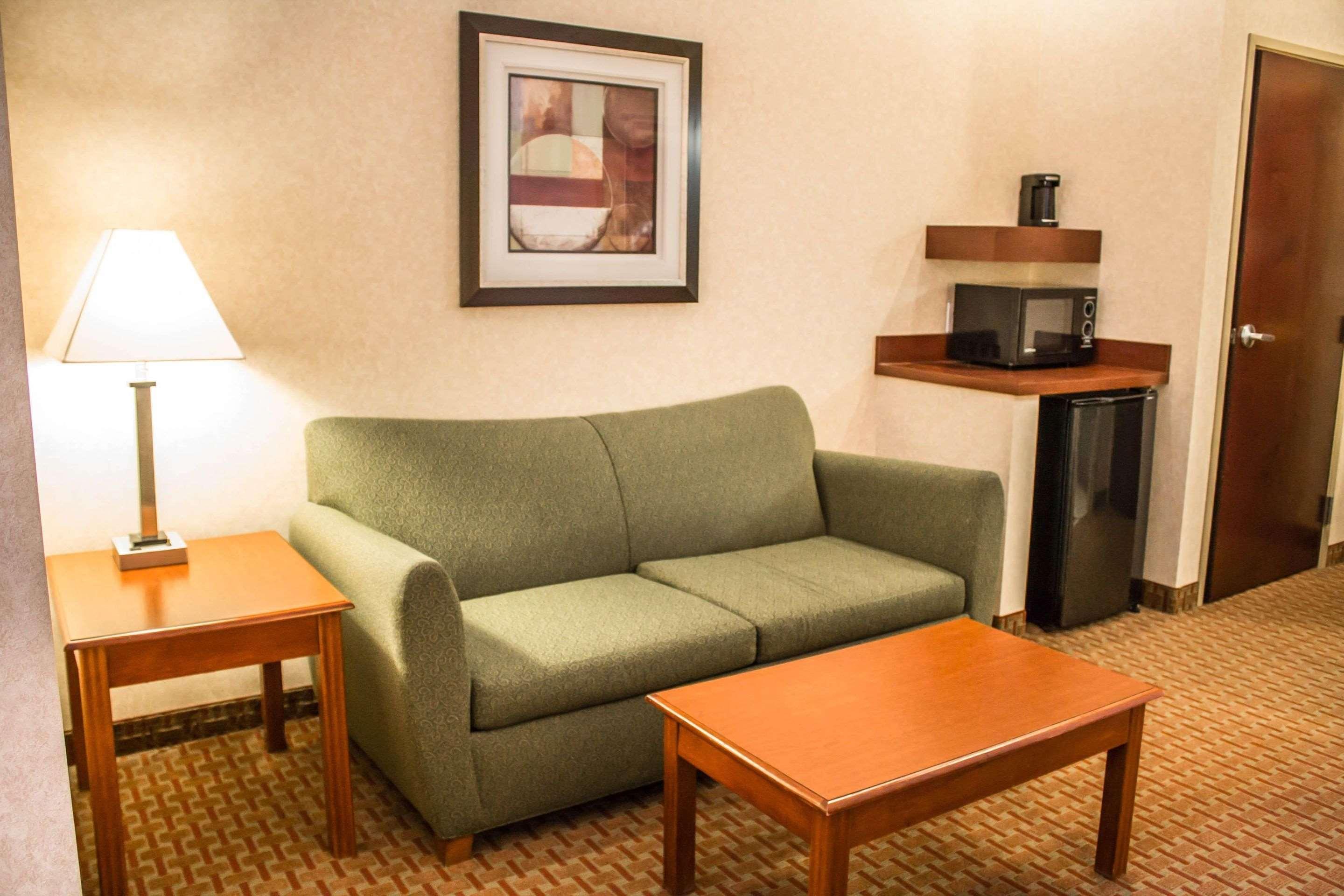Comfort Inn & Suites Kent - University Area ภายนอก รูปภาพ
