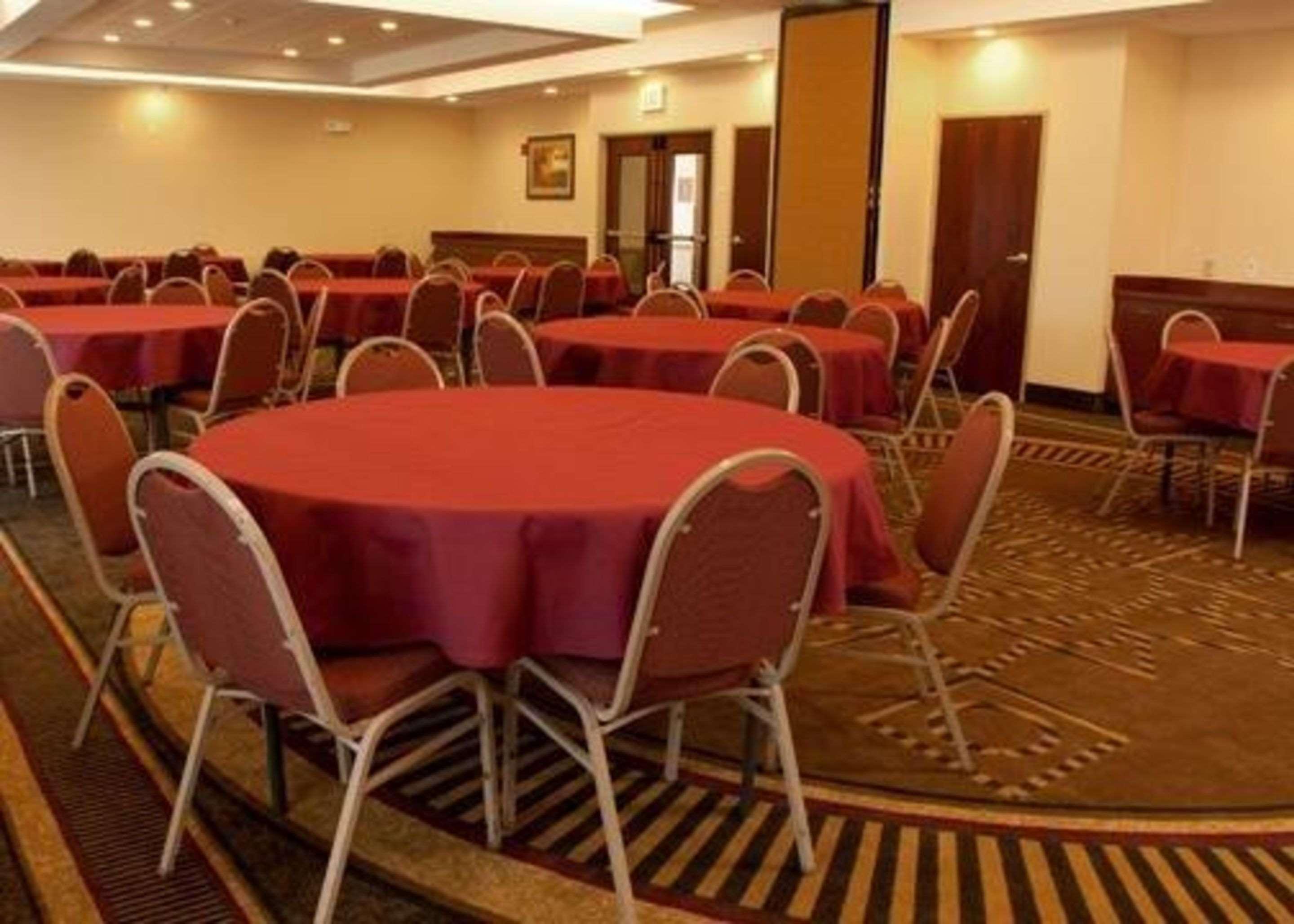 Comfort Inn & Suites Kent - University Area ภายนอก รูปภาพ
