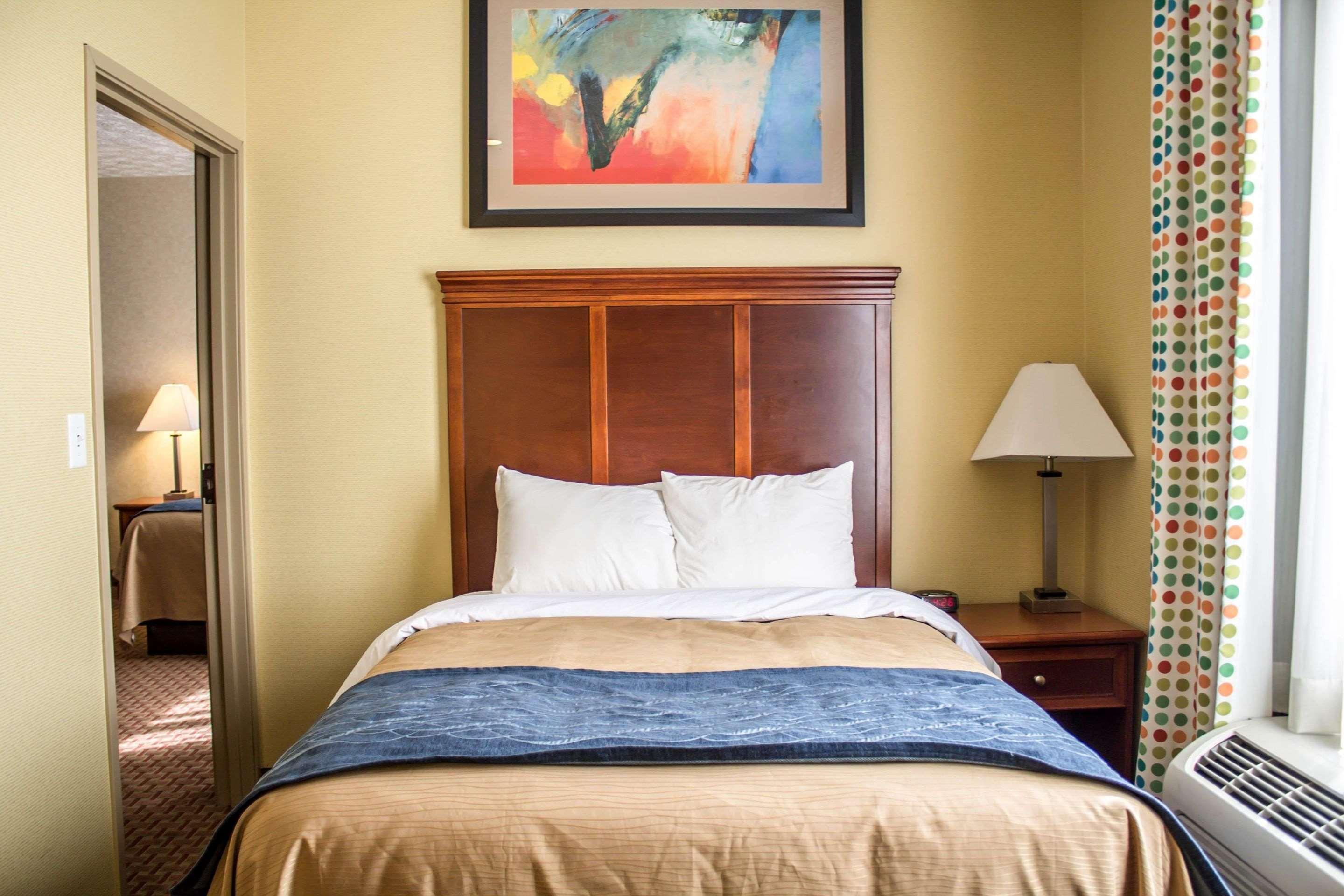 Comfort Inn & Suites Kent - University Area ภายนอก รูปภาพ