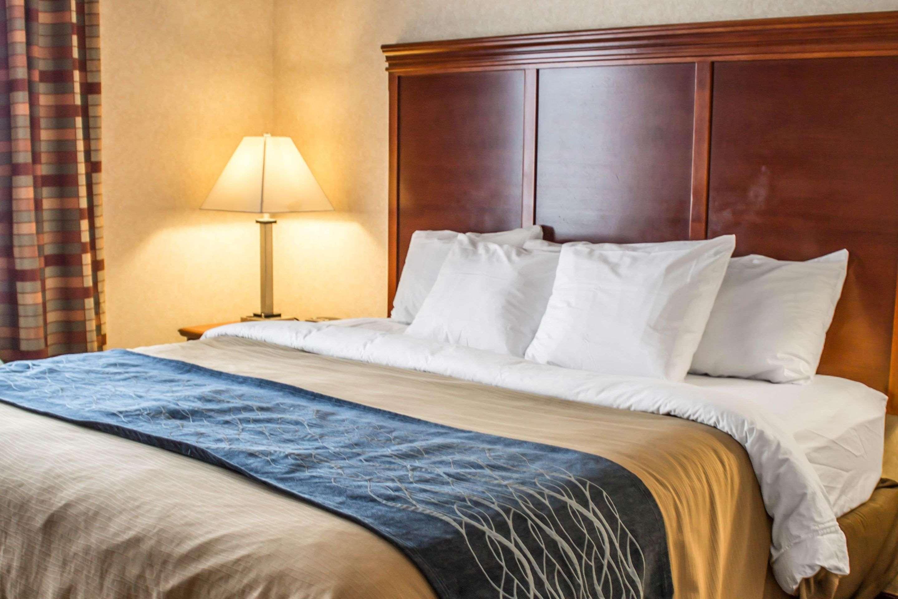 Comfort Inn & Suites Kent - University Area ภายนอก รูปภาพ