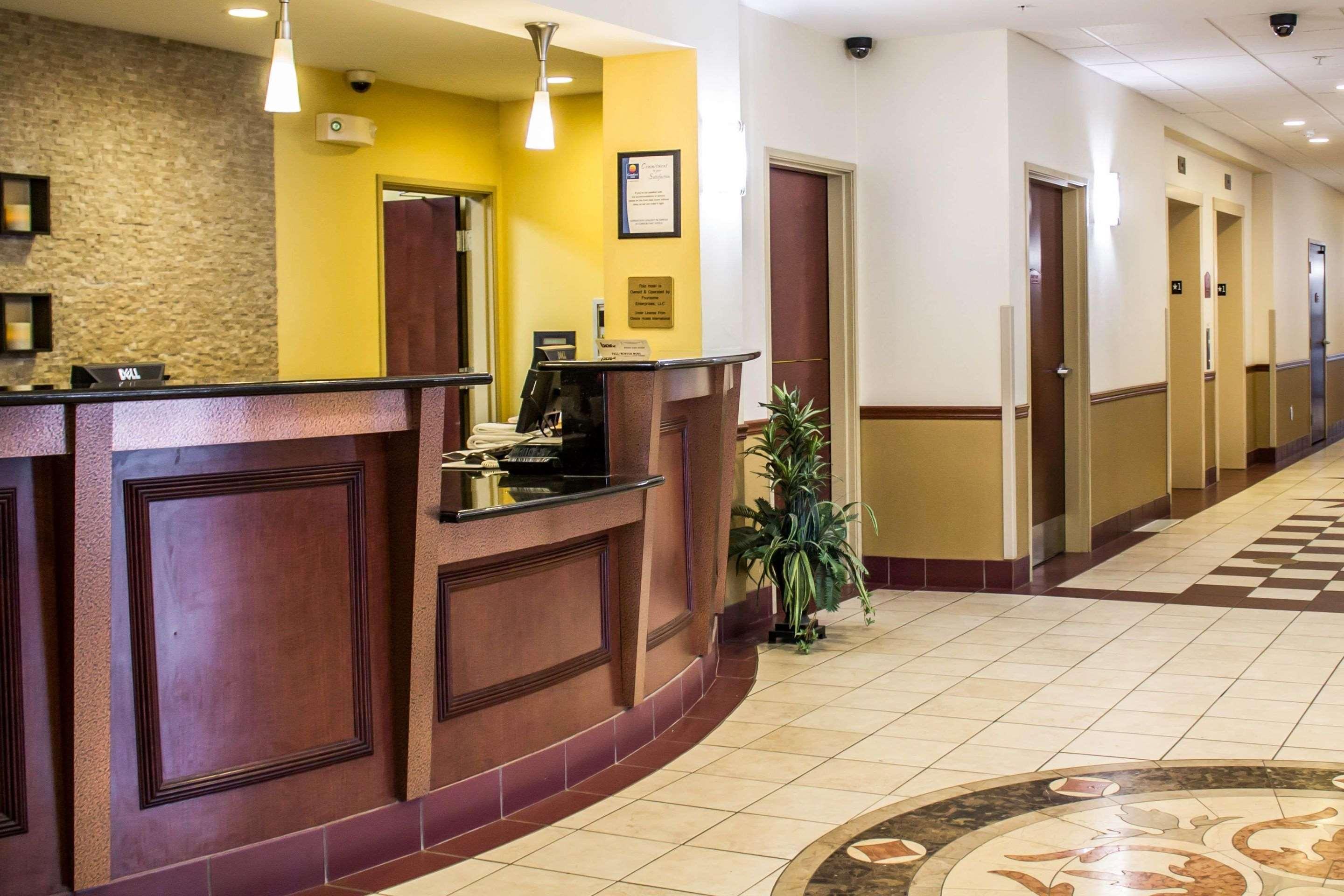 Comfort Inn & Suites Kent - University Area ภายนอก รูปภาพ