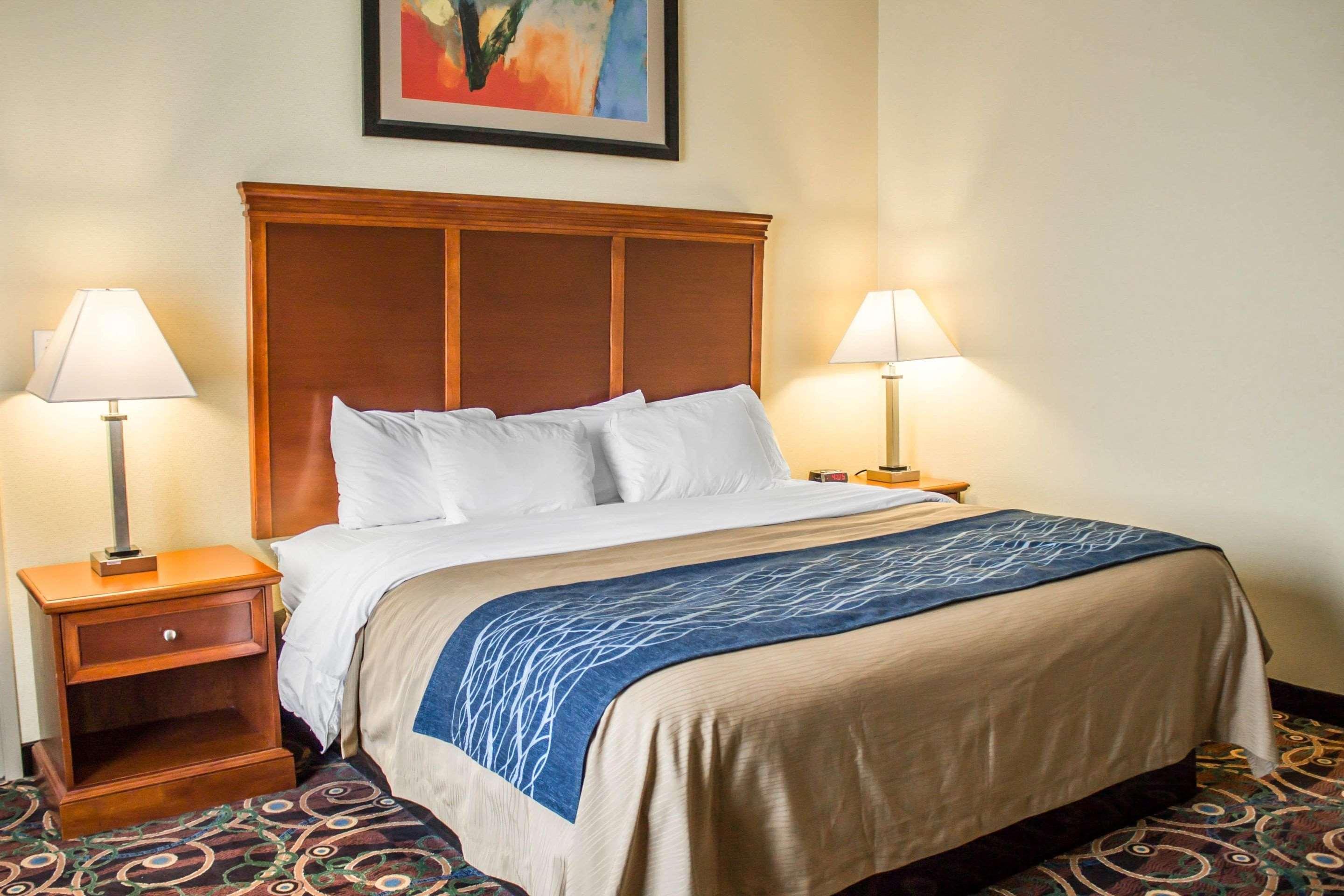 Comfort Inn & Suites Kent - University Area ภายนอก รูปภาพ