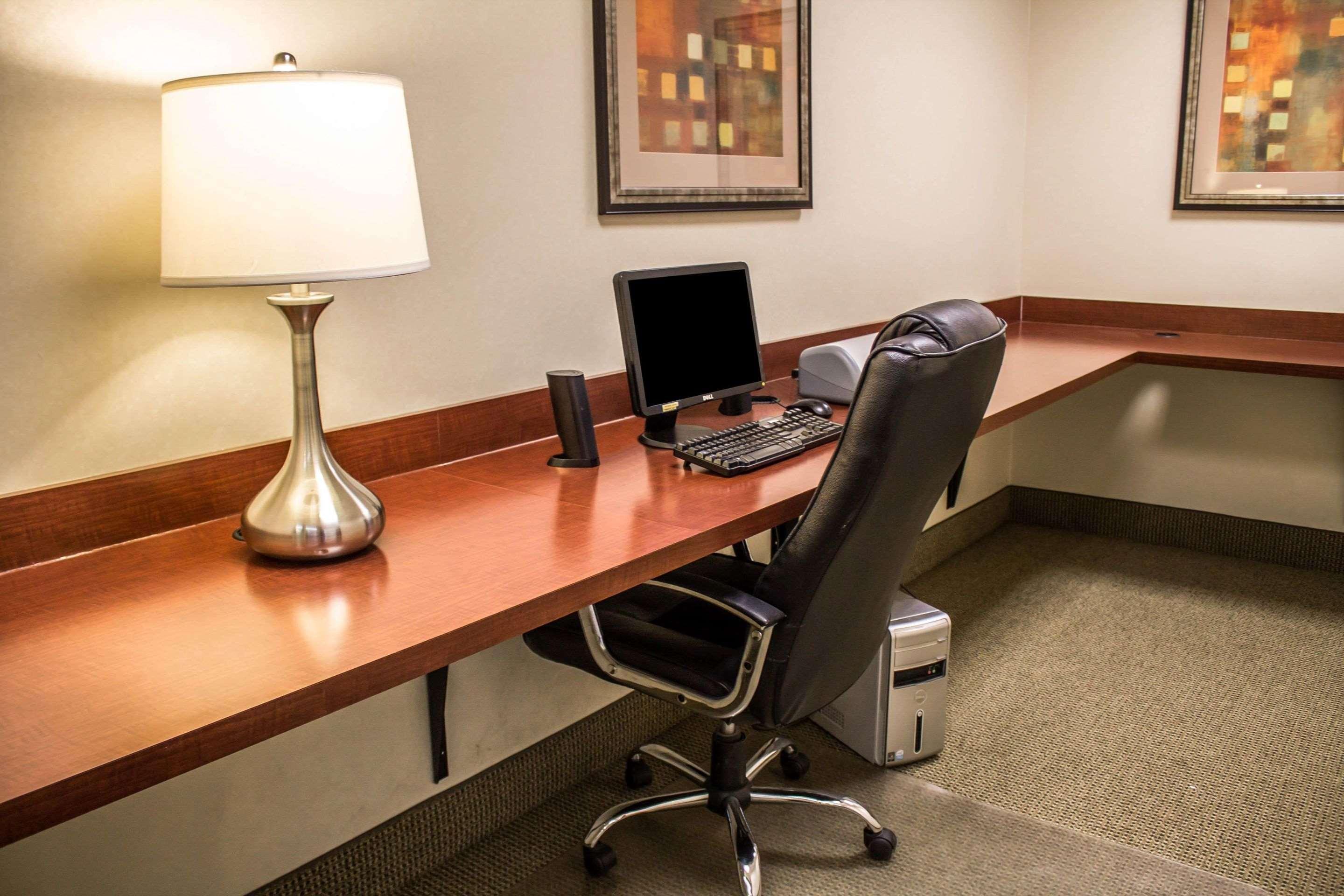 Comfort Inn & Suites Kent - University Area ภายนอก รูปภาพ