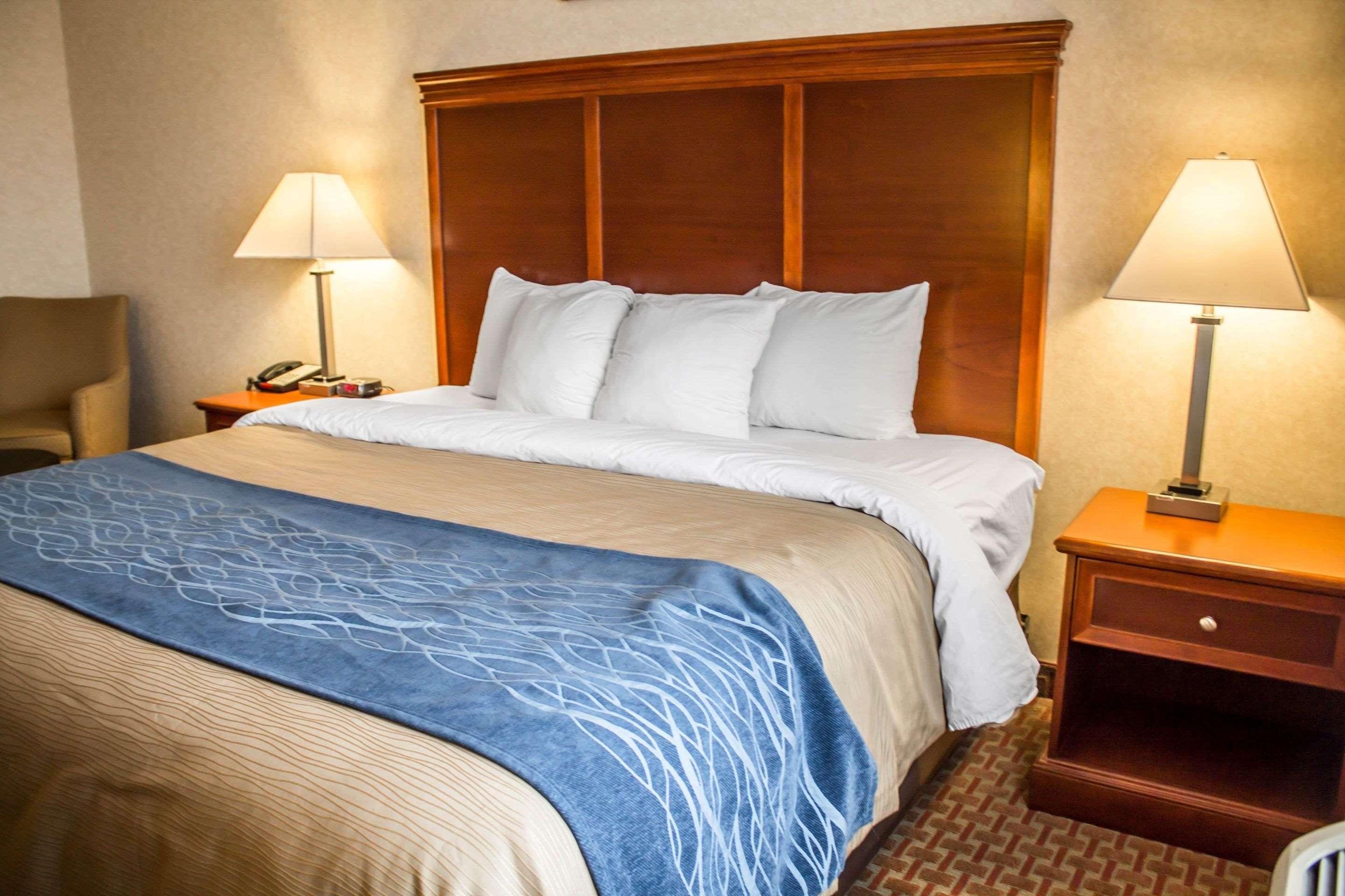 Comfort Inn & Suites Kent - University Area ภายนอก รูปภาพ